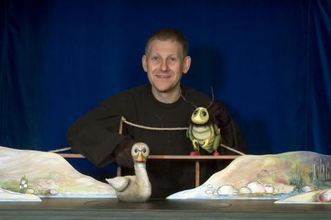 Hässliches Entlein - Sven Moussong mit Käfer und Entlein, Moussong Theater mit Figure Hässliches Entlein - Sven Moussong mit Käfer und Entlein, Moussong Theater mit Figuren